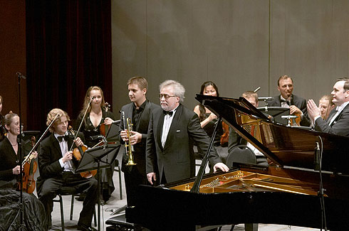 Б. Петрушанский (фортепиано), К. Солдатов (труба)